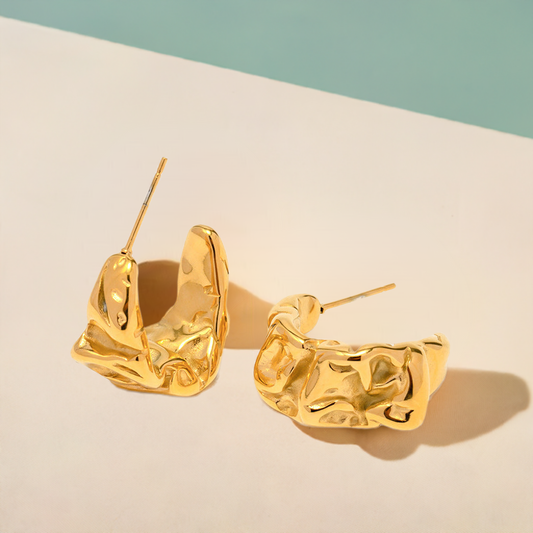 Goldene Vintage-Ohrringe ‚Lava‘ mit organischer Struktur – auffällige Statement-Creolen